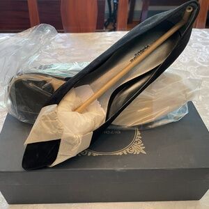 La Fenice Venezia Women’s Black Sueded Flats Size 9 New with Original Box